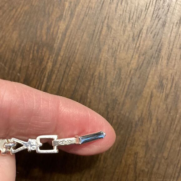 Avon Vintage Collectible Silver-tone Tennis Bracelet With Clear Stones. - Picture 7 of 7